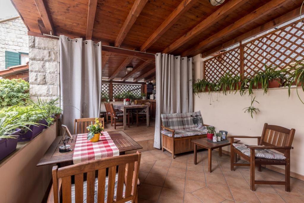 Apartments And Rooms Villa Lina Split Bilik gambar
